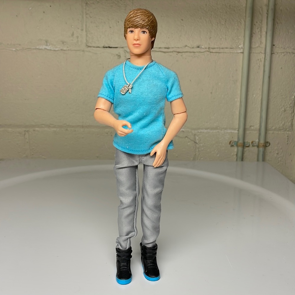 2010 Justin Bieber ‘Street Style’ figure.